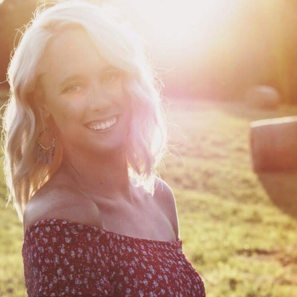 Meet your Posher, Madison - Picture 1 of 1